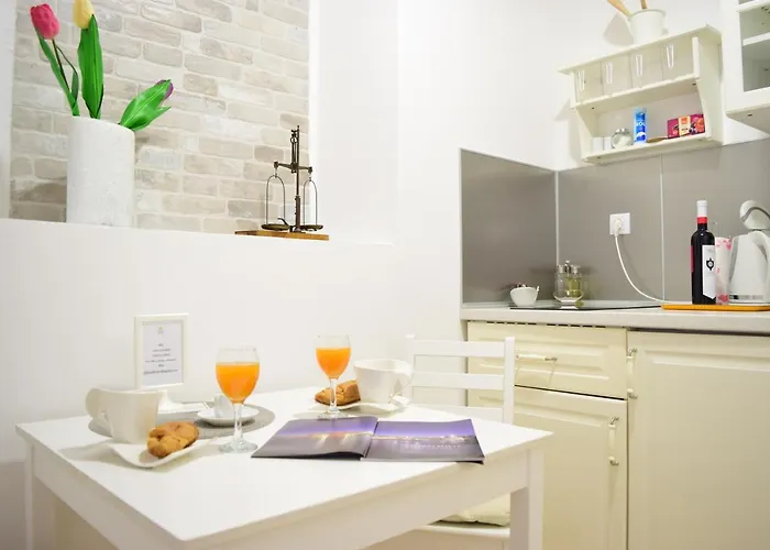 릴라티 올드 타운 팰리스 2 3*